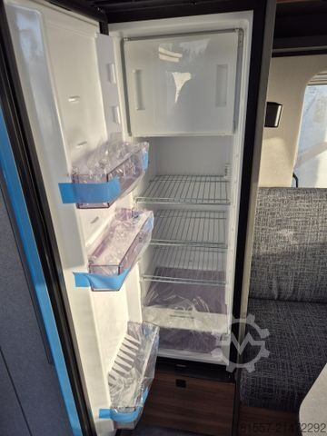 Wohnwagen HYMER/ERIBA Eriba Novaline 442 1.800 kg / GFK Dach / 95 AH A