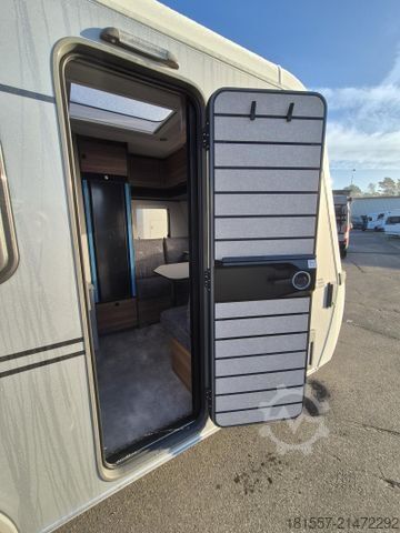 Wohnwagen HYMER/ERIBA Eriba Novaline 442 1.800 kg / GFK Dach / 95 AH A