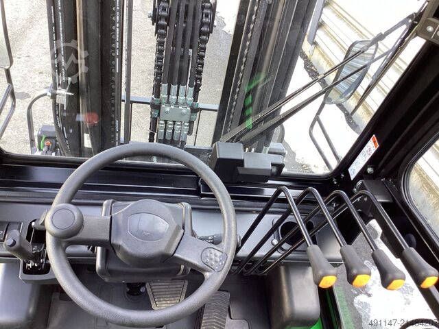 Elektromos négykerekű targonca Noblelift CPD25