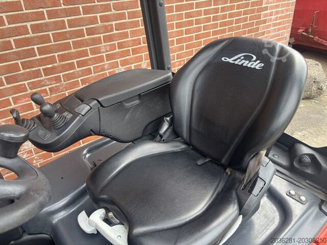 Elektrikli 3 tekerlekli forklift Linde E15-02
