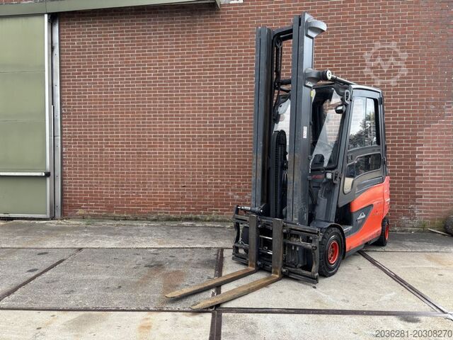 Elektrische vorkheftruck met 4 wielen Linde E25HL-01/600