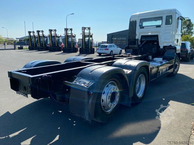 Chassi de caminhão MAN 26.320 TGA 6x2
