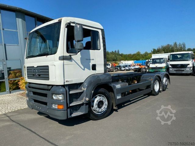 Chassi de caminhão MAN 26.320 TGA 6x2