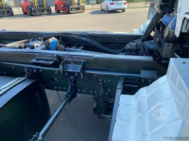 Chassi de caminhão MAN 26.310 6x2  Hydraulik