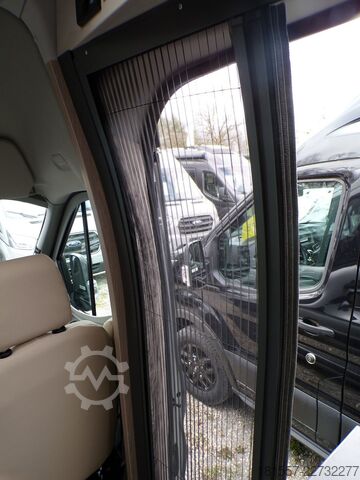 Τροχόσπιτο αυτοκινούμενο BÜRSTNER Lineo C 550 Tageszulassung / Schlafdach, Automat