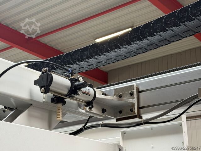 Centro de torneado y fresado MAZAK - INTEGREX 200-4 ST Mazak Integrex 200-4 ST