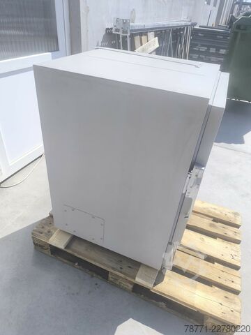 Chłodzony inkubator wstrząsowy New Brunscwick Scientific Innova 4230