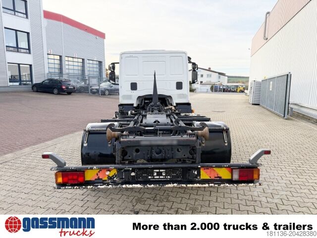 Telehoist load lugger van Iveco EuroCargo ML 75 E 16 VDL Cityabrollanlage