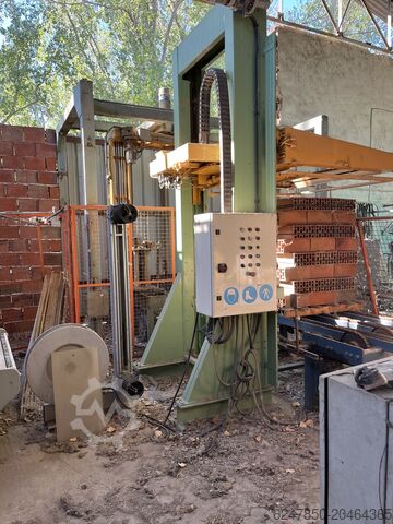 Mašina za formiranje cigala i crepova