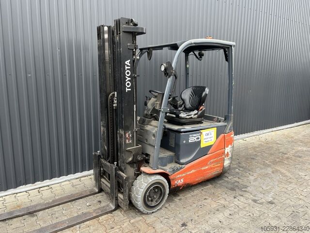 Electric 3-wheel forklift Toyota 8FBE20T