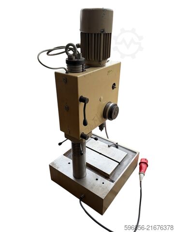 Bench drill BT2 | Industrial | 380V | East Germany (DDR) Wiertarka stołowa BT2 | Przemysłowa | 380V | DDR Wiertarka stołowa BT2 | Przemysłowa | 380V | DDR