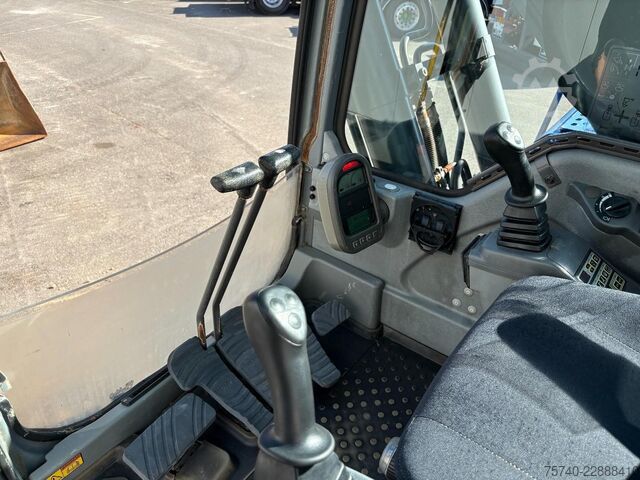 Koparka Volvo EC210  + 4870 Hours + bucket + fully operational