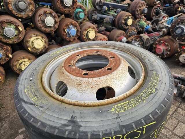 Flatbed BRIDGESTONE R 168