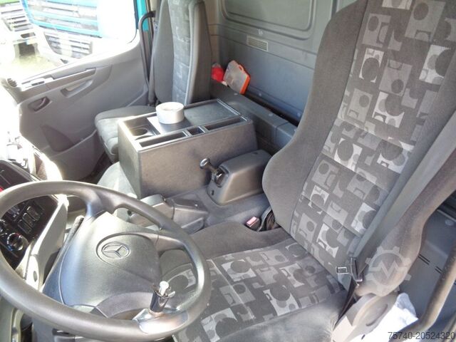 Kuffert Mercedes-Benz AXOR 1823 + Dhollandia Lift