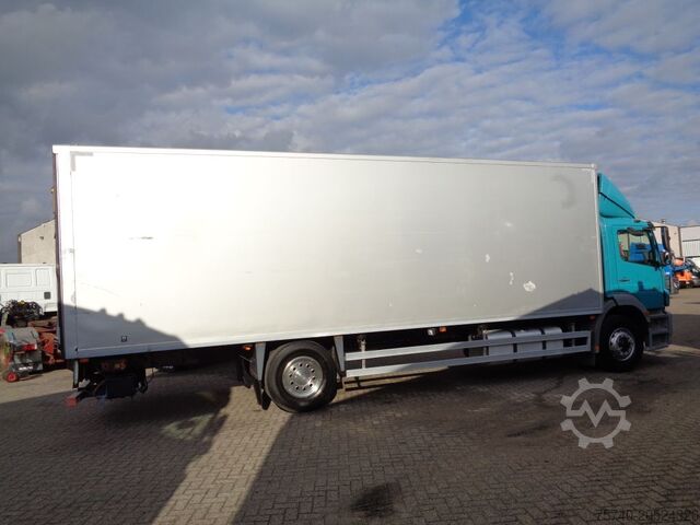 Kuffert Mercedes-Benz AXOR 1823 + Dhollandia Lift