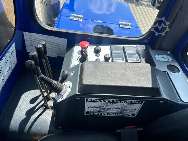 Vierwege-Gabelstapler Combilift C3000/ Mast 7500 mm /Teleskopic forks