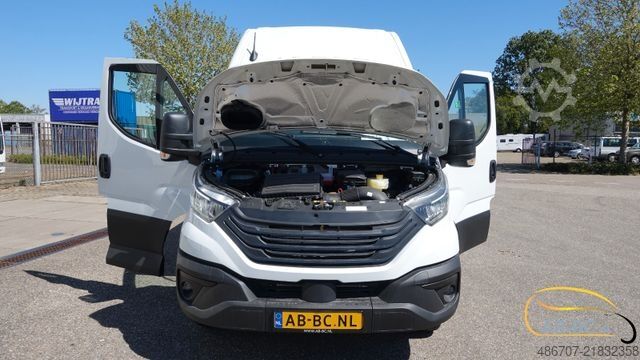 Touringcar IVECO NEU Daily 65C18 24 Sitze