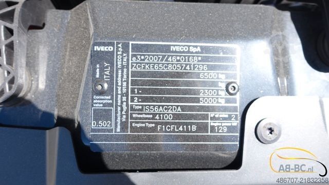 Touringcar IVECO NEU Daily 65C18 24 Sitze