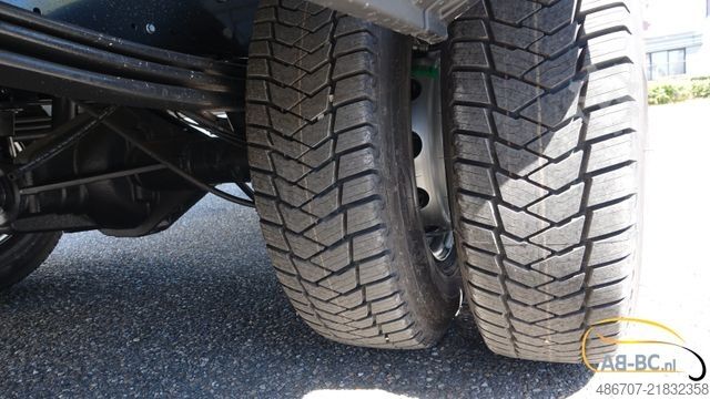 Touringcar IVECO NEU Daily 65C18 24 Sitze