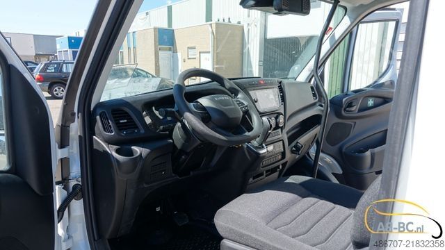 Touringcar IVECO NEU Daily 65C18 24 Sitze