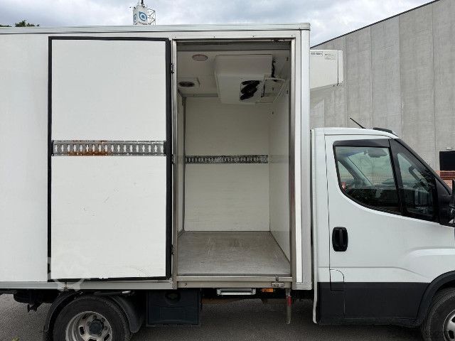 Furgon sa rashladnim sandukom IVECO DAILY 35C18 FG. ISOTERMICO + GRUPPO FRIGO. DOPPIA