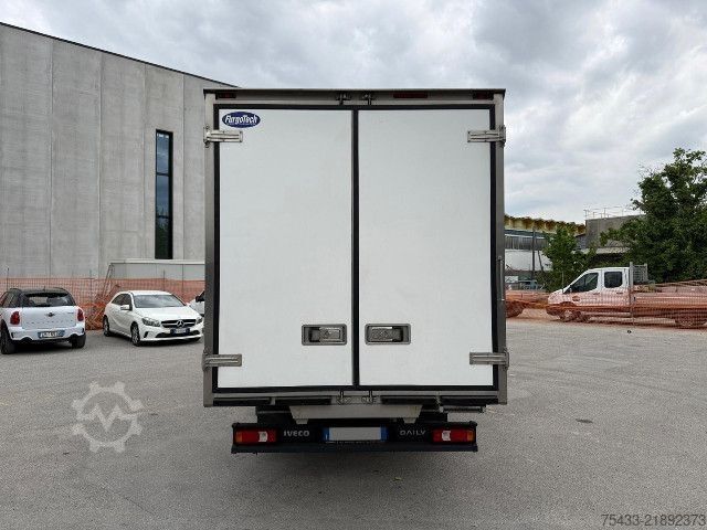 Furgon sa rashladnim sandukom IVECO DAILY 35C18 FG. ISOTERMICO + GRUPPO FRIGO. DOPPIA