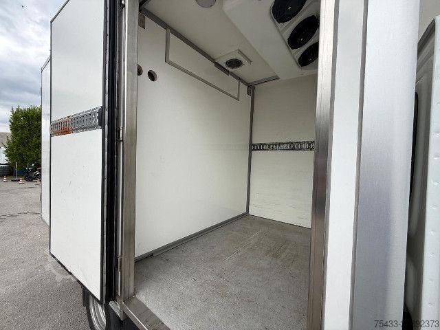 Furgon sa rashladnim sandukom IVECO DAILY 35C18 FG. ISOTERMICO + GRUPPO FRIGO. DOPPIA
