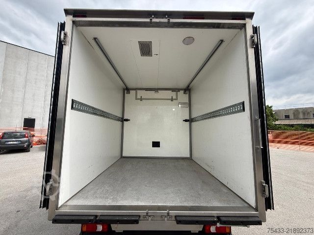 Furgon sa rashladnim sandukom IVECO DAILY 35C18 FG. ISOTERMICO + GRUPPO FRIGO. DOPPIA