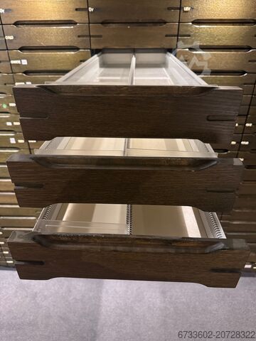 Pull-out cabinet columns, larder units  