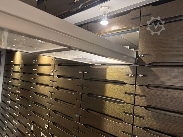 Pull-out cabinet columns, larder units  