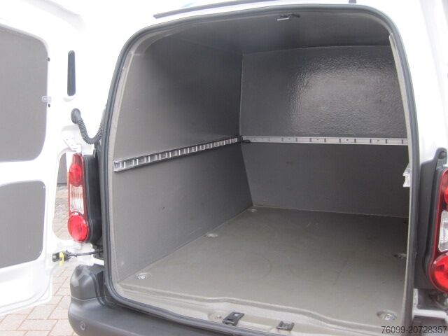 Special conversion van Peugeot Partner HDI Hygieneausbau 3-Sitzer M+S