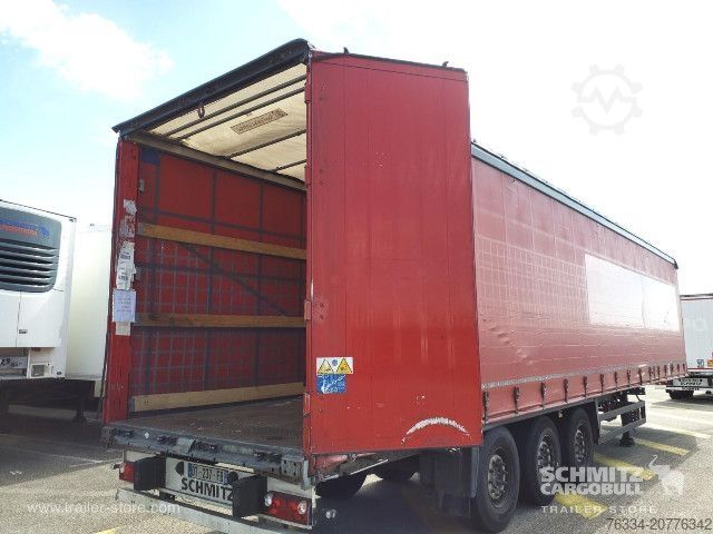Öppen semitrailer med kapell Schmitz Cargobull Semitrailer Curtainsider Standard