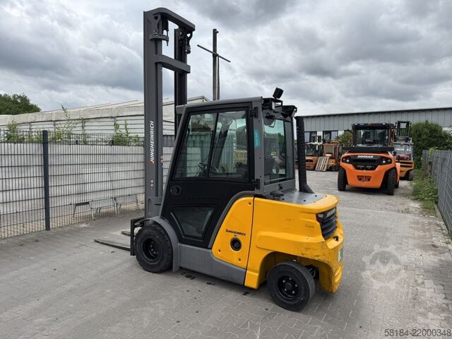 Chariot élévateur à fourche diesel Jungheinrich DFG 430s