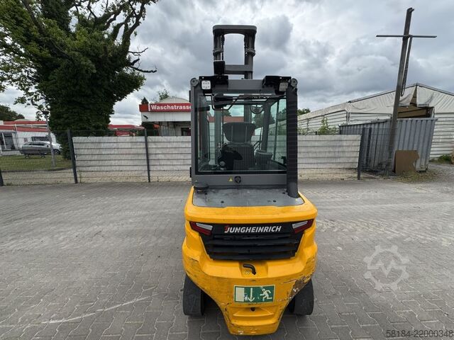 Chariot élévateur à fourche diesel Jungheinrich DFG 430s