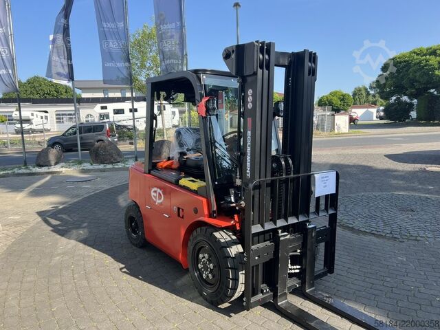 Elektrische vorkheftruck met 4 wielen EP EFL302X4