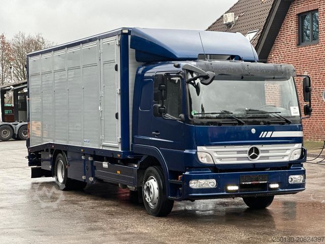 Φορτηγό μεταφοράς ζώων MERCEDES-BENZ Atego 1222L 4x2 BL 1.Stock Menke Viehwagen