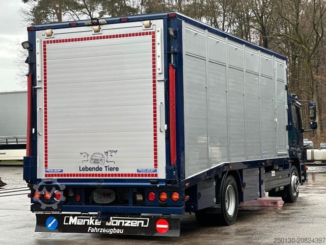 Φορτηγό μεταφοράς ζώων MERCEDES-BENZ Atego 1222L 4x2 BL 1.Stock Menke Viehwagen