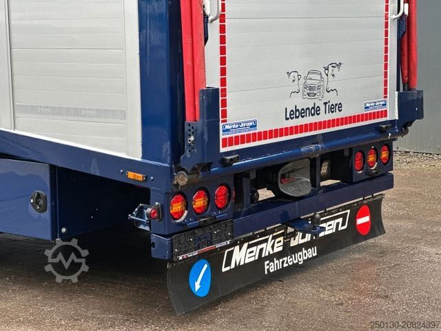 Φορτηγό μεταφοράς ζώων MERCEDES-BENZ Atego 1222L 4x2 BL 1.Stock Menke Viehwagen