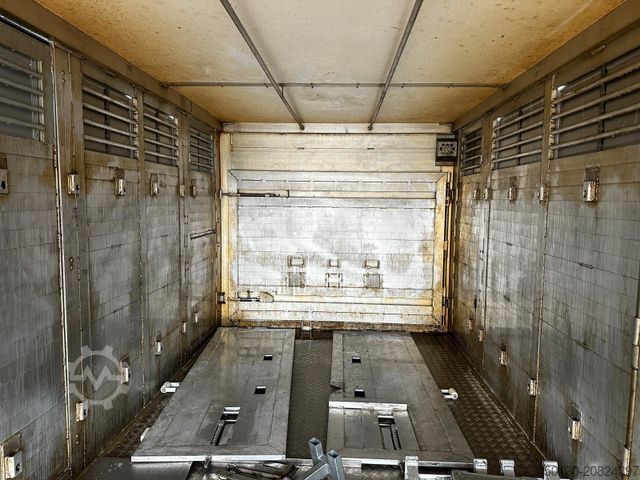 Φορτηγό μεταφοράς ζώων MERCEDES-BENZ Atego 1222L 4x2 BL 1.Stock Menke Viehwagen