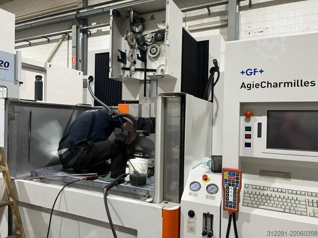 Máquina de corte por fio AGIE CHARMILLES CUT 400