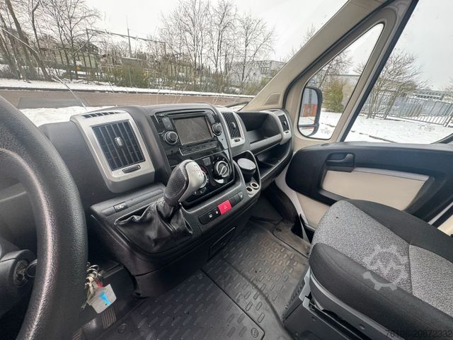 Vrachtwagen met bakwagen FIAT Ducato Koffer *Navi*Kamera*TÜV neu*Länge 4,20m