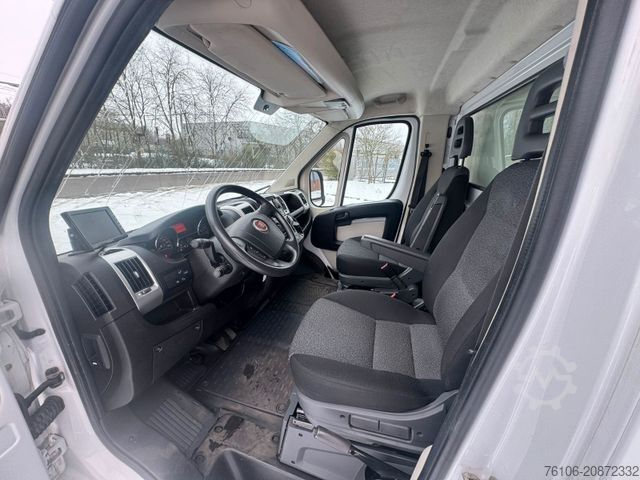 Vrachtwagen met bakwagen FIAT Ducato Koffer *Navi*Kamera*TÜV neu*Länge 4,20m