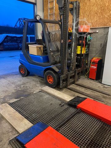 Forklift Linde H25 T-02