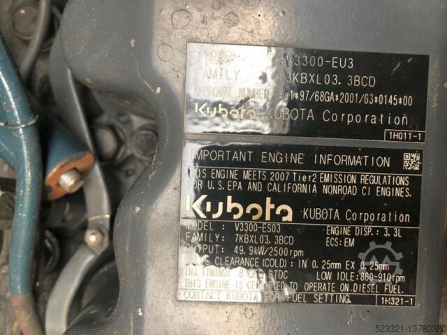 Ausrüstung Kubota V3300-EU3