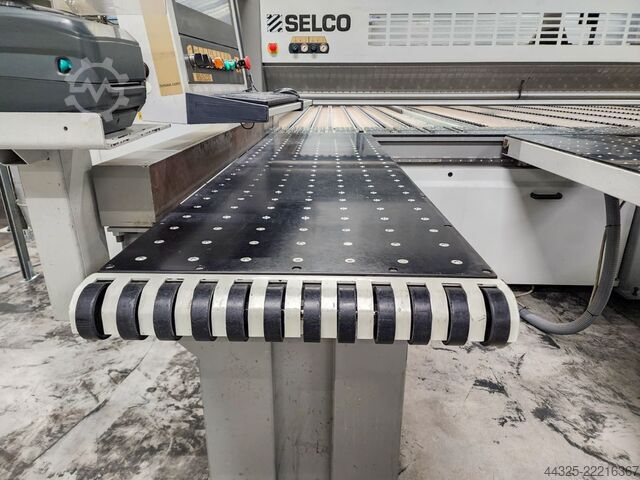 Ferăstrău pentru panouri - alimentare din față SELCO WN 610