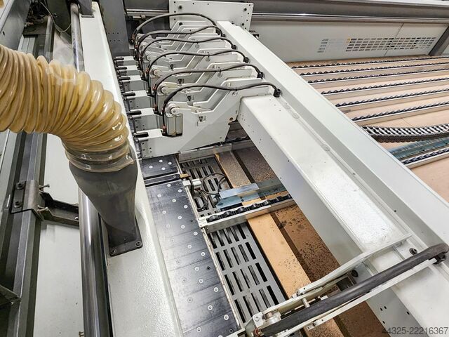 Ferăstrău pentru panouri - alimentare din față SELCO WN 610