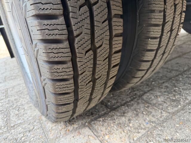 Dobozos furgon IVECO zlast: