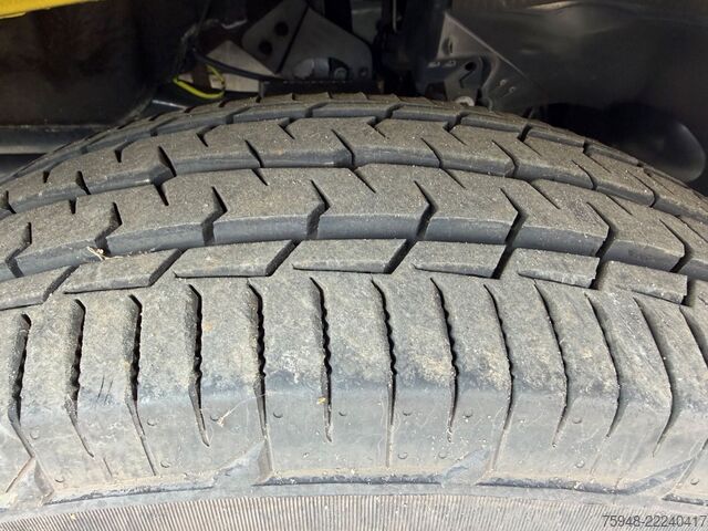 Dobozos furgon IVECO zlast: