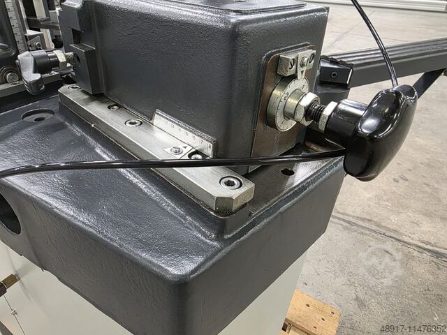 Corner crimping machine Elumatec EP 124