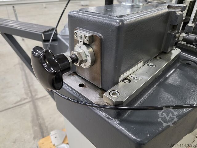 Corner crimping machine Elumatec EP 124